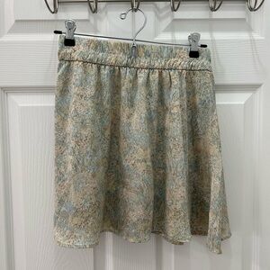 H&M Light Blue and Cream Floral Circle Skort